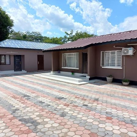 Kasuda Three Bedrooms House In 리빙스턴 외부 사진