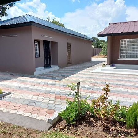 Kasuda Three Bedrooms House In 리빙스턴 외부 사진