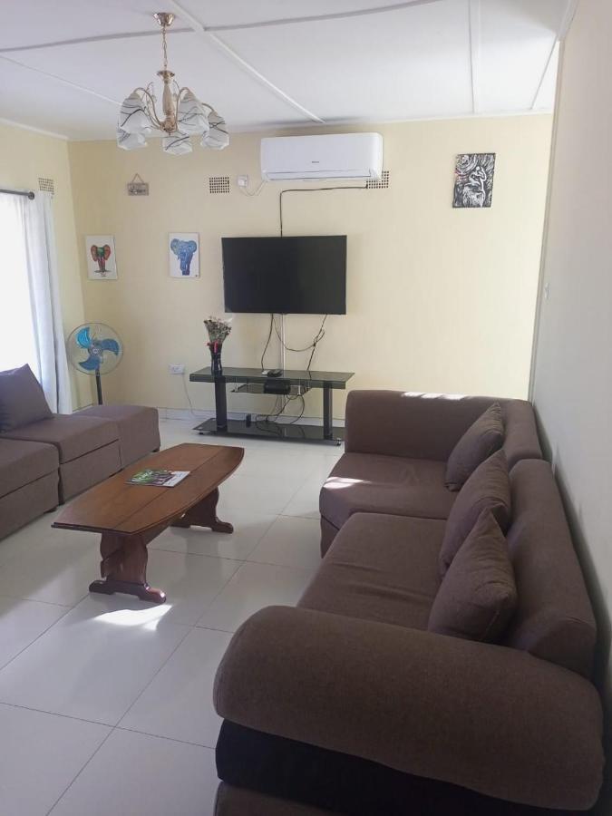 Kasuda Three Bedrooms House In 리빙스턴 외부 사진