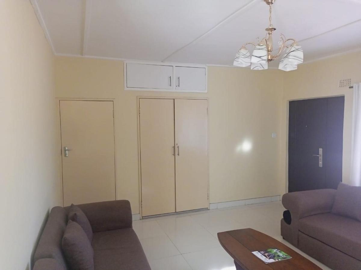 Kasuda Three Bedrooms House In 리빙스턴 외부 사진
