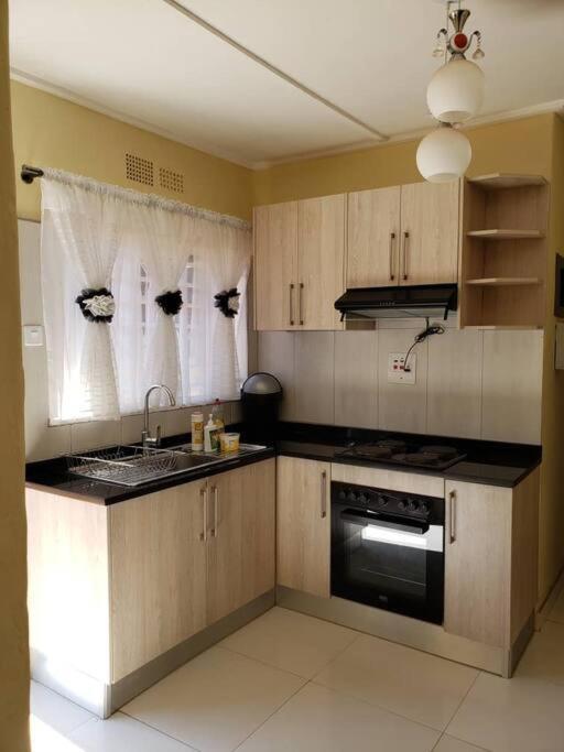 Kasuda Three Bedrooms House In 리빙스턴 외부 사진