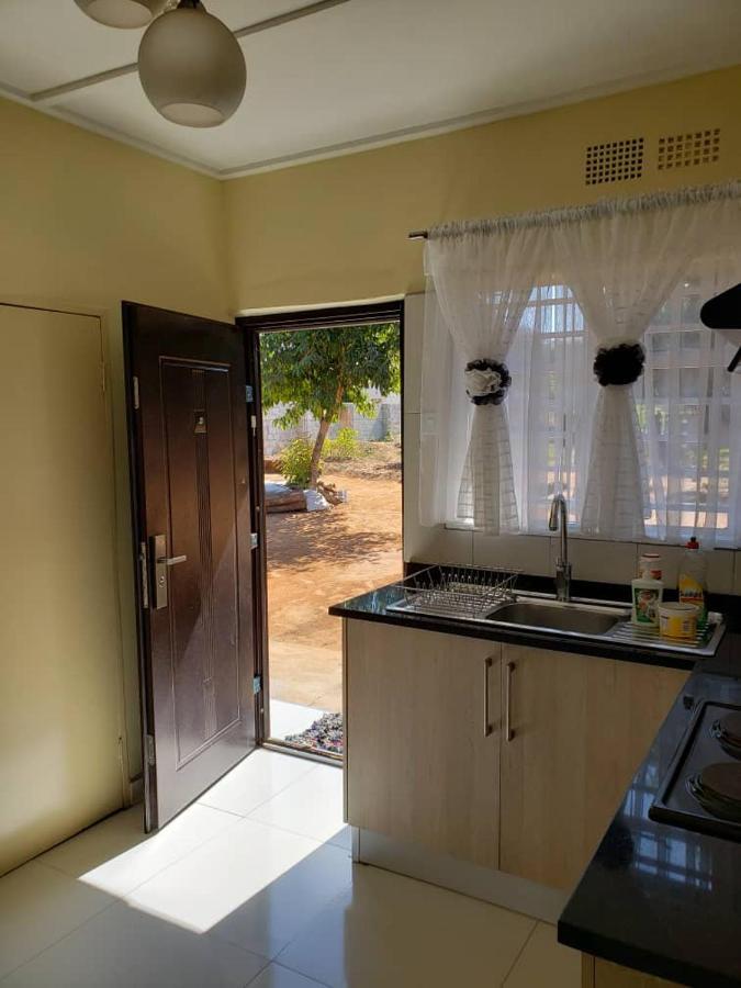 Kasuda Three Bedrooms House In 리빙스턴 외부 사진