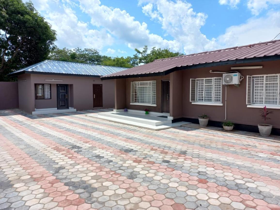 Kasuda Three Bedrooms House In 리빙스턴 외부 사진