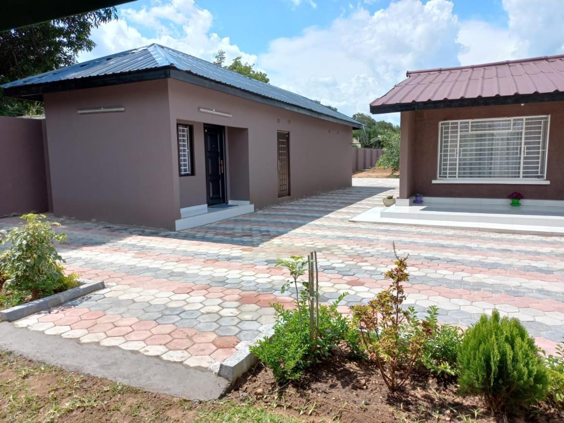 Kasuda Three Bedrooms House In 리빙스턴 외부 사진