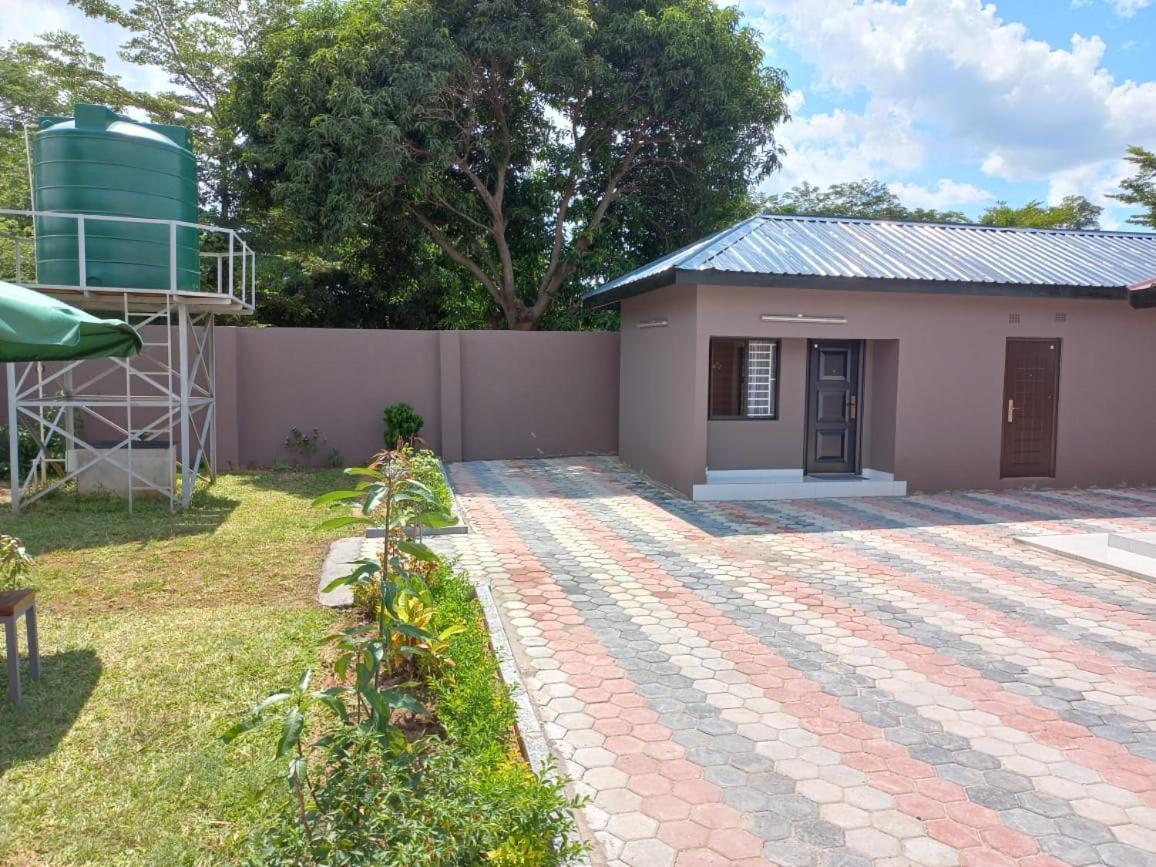 Kasuda Three Bedrooms House In 리빙스턴 외부 사진