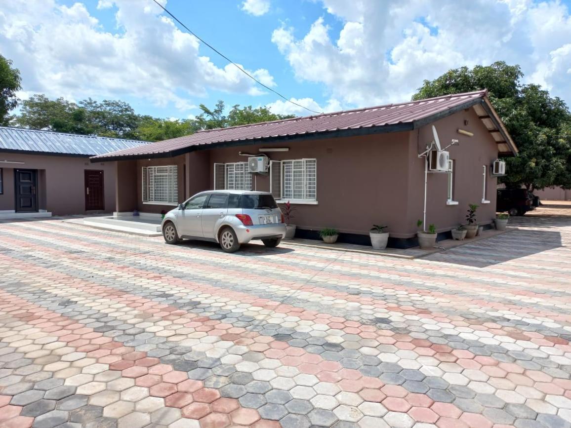 Kasuda Three Bedrooms House In 리빙스턴 외부 사진