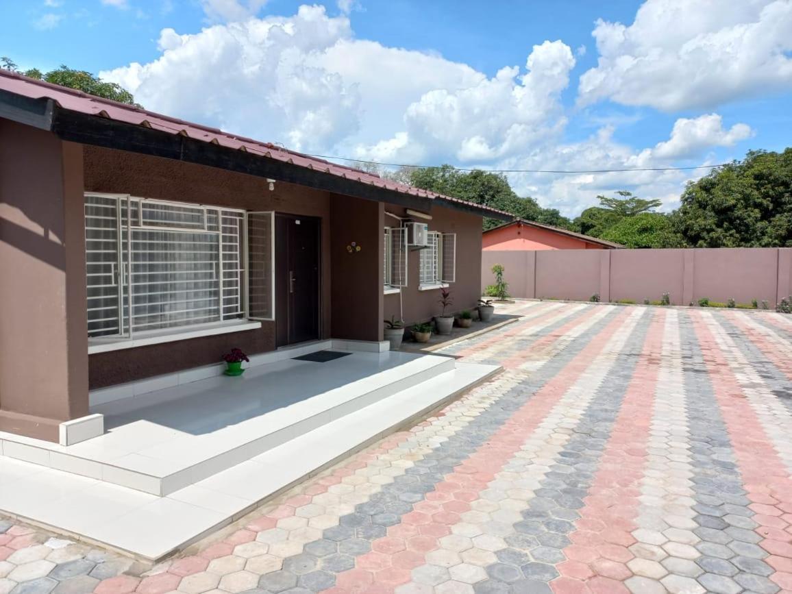 Kasuda Three Bedrooms House In 리빙스턴 외부 사진