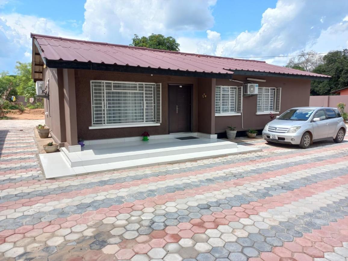 Kasuda Three Bedrooms House In 리빙스턴 외부 사진